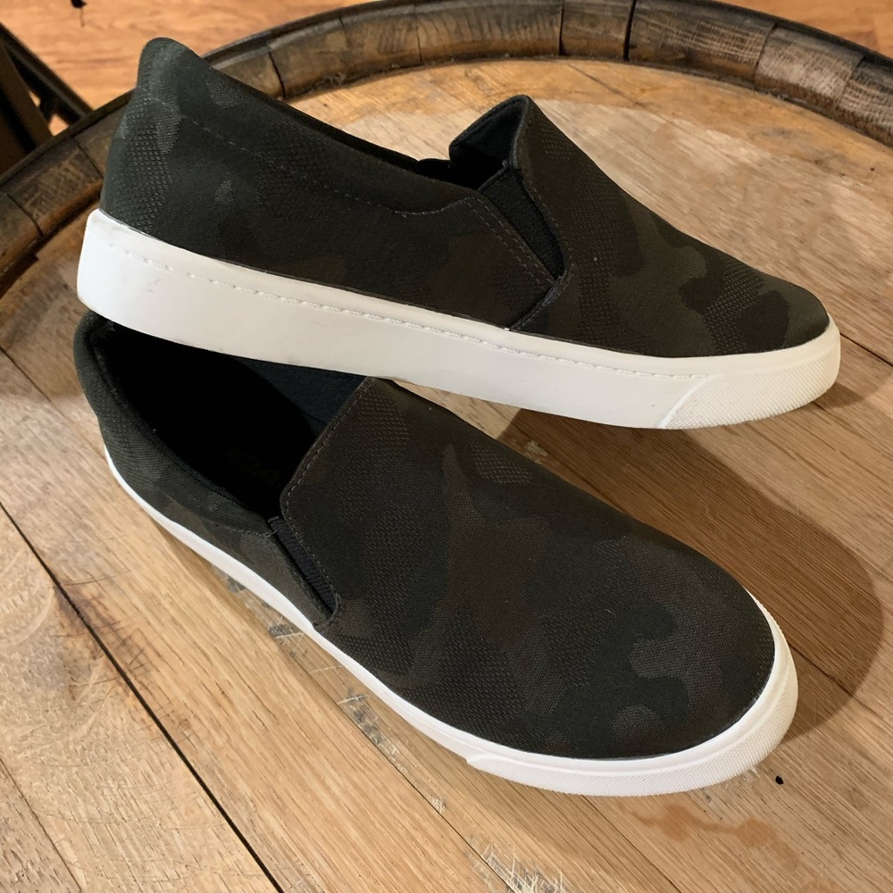 Soda camo slip-ons